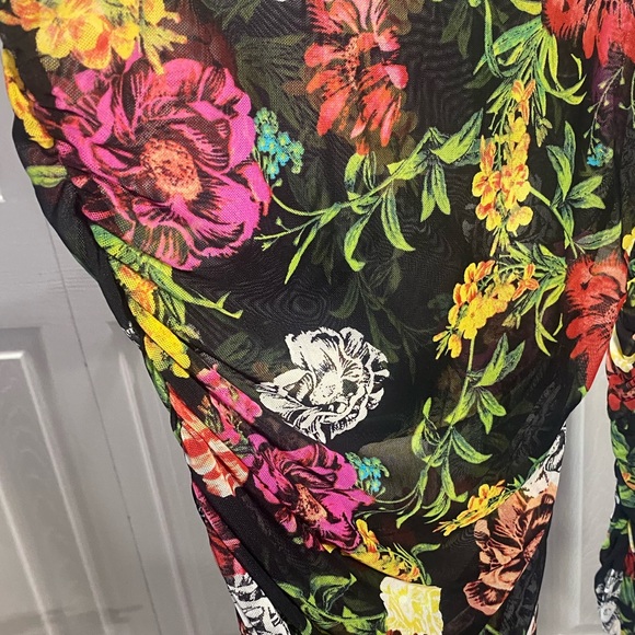 Guess Sheer Floral Ruched Top Sz Small - Picture 4 of 5